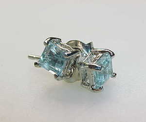 BLUE TOPAZ Vintage Stud EARRINGS in Sterling Silver - FREE SHIPPING, an item from the 'December's Birthstone: Blue Topaz' hand-picked list