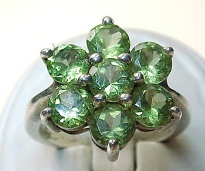 Vintage Genuine PERIDOT Flower  RING in STERLING SILVER - Size 7 - FREE SHIPPING, an item from the 'PERIDOT - Birthstone for August' hand-picked list