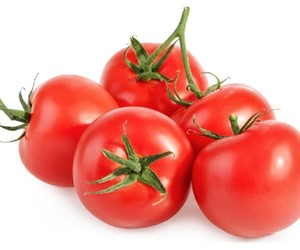Tomato Large Red Cherry Non GMO Heirloom Garden Vegetable 25 Seeds, an item from the 'A garden doesn&#39;t just grow; it blooms' hand-picked list