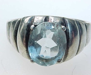 Vintage Genuine BLUE TOPAZ Ring in STERLING Silver - Size 9 3/4 - FREE SHIPPING, an item from the 'December's Birthstone: Blue Topaz' hand-picked list