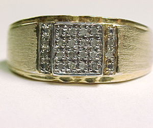 MEN&#39;S DESIGNER Signed GOLD on Sterling Vintage RING with 20 Genuine DIAMONDS , an item from the 'Golden Treasures' hand-picked list