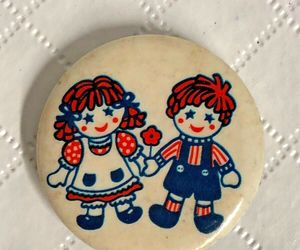 Vintage Classic Pin Back Button RAGGEDY ANN RAGGEDY ANDY  from the 70&#39;s, an item from the 'Raggedy Andy Collectables' hand-picked list