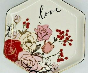 Hallmark Love Valentine Floral Trinket Dish U80, an item from the 'My heart beats red for you' hand-picked list