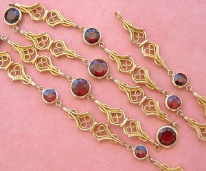 ANTIQUE ART NOUVEAU 18K DECORATIVE LINK BOHEMIAN GARNET STATEMENT NECKLACE 1910, an item from the 'Garnets are January’s birthstone ' hand-picked list