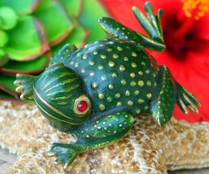 Vintage Erwin Pearl Frog Toad Green Enamel Gold Tone Brooch Pin Signed, an item from the 'Frog Festival' hand-picked list