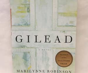 SC book Gilead by Marilynne Robinson 2004 novel Pulitzer Prize winner, an item from the 'Oprah&#39;s Book Club' hand-picked list