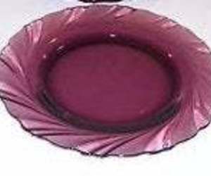 Duralex (2) Rivage Amethyst Purple Glass Swirl Dinner Plates by Bormioli Rocco, an item from the 'Purple Haze' hand-picked list