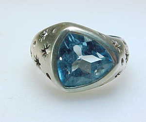 Genuine BLUE TOPAZ Star RING in Sterling Silver - Size 6 - FREE SHIPPING, an item from the 'December's Birthstone: Blue Topaz' hand-picked list